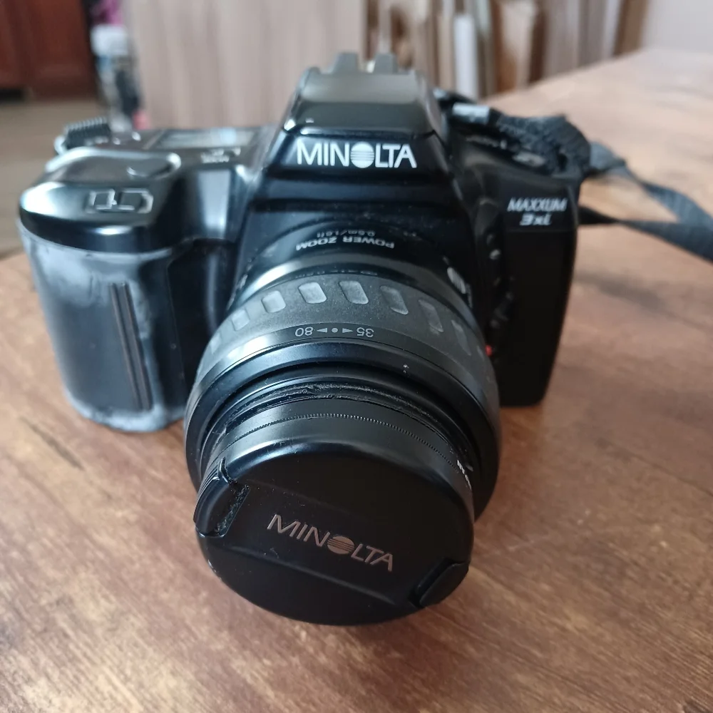 Minolta 3xi w/ Minolta 35-80mm Power Zoom lens